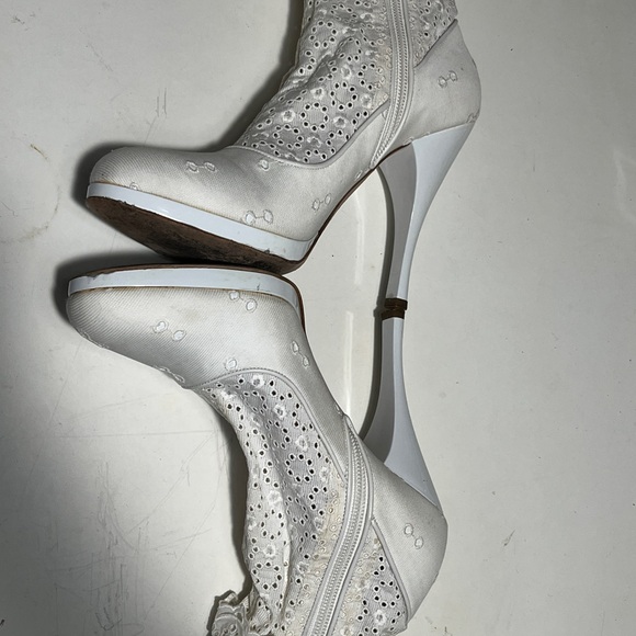 Louis Vuitton White Lace Ankle Boots - Picture 5 of 12